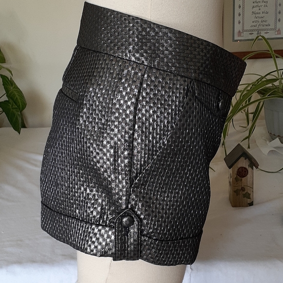 Express Shorts, Size 10 - Picture 4 of 11